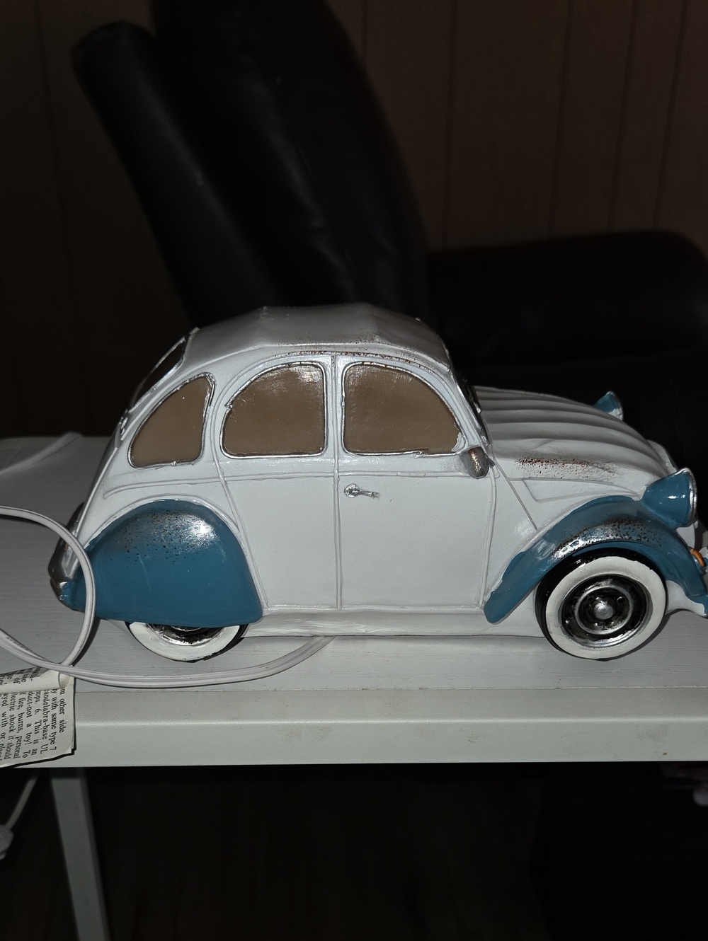 vintage-style decorative Citroën 2CV car table lamp in a white and blue finish.